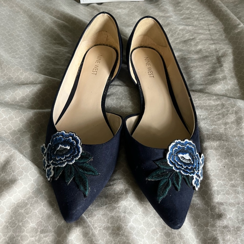 NINE WEST navy flats with flower